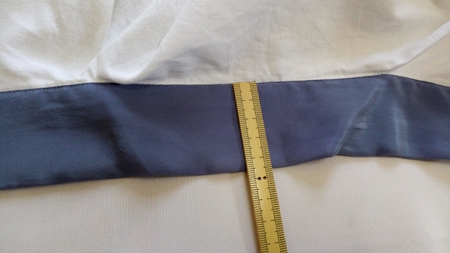 半襦袢の衿巾を測る