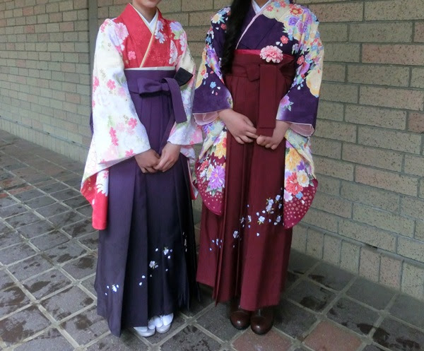 小学校卒業式の袴。買う場合とレンタルする場合【お祝いの着物】