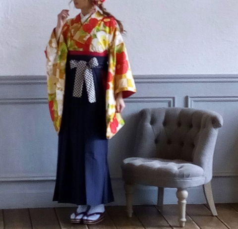 卒業式の袴と着物。二尺袖・小振り袖【お祝いの着物】